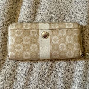 Coach Authentic Accordian Large Zipper Wallet